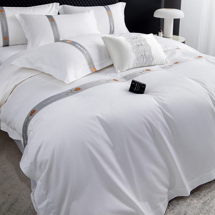 91家纺网 家纺一手货源 找家纺 锦兴酒店布草 2025新款高支高密民宿酒店织带款四件套 浅青