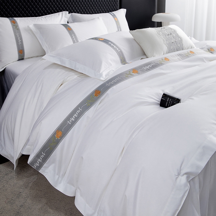 91家纺网 家纺一手货源 找家纺 锦兴酒店布草 2025新款高支高密民宿酒店织带款四件套 浅青