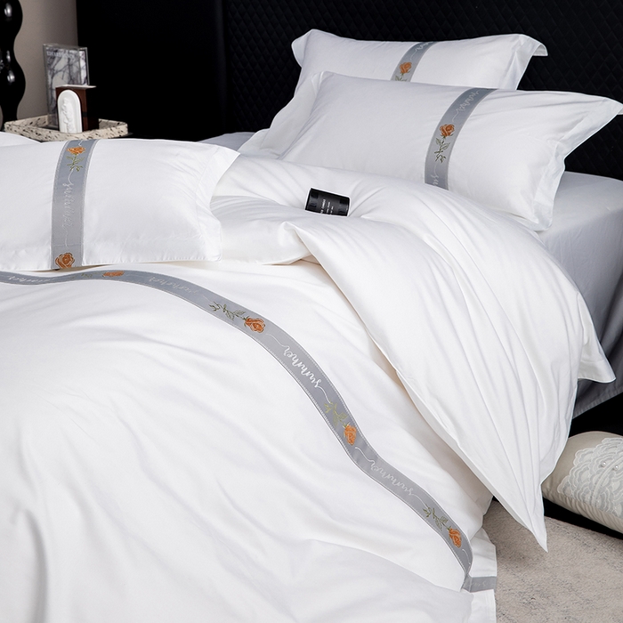 91家纺网 家纺一手货源 找家纺 锦兴酒店布草 2025新款高支高密民宿酒店织带款四件套 浅青