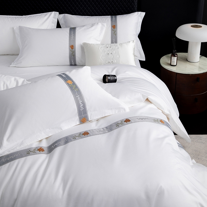 91家纺网 家纺一手货源 找家纺 锦兴酒店布草 2025新款高支高密民宿酒店织带款四件套 浅青