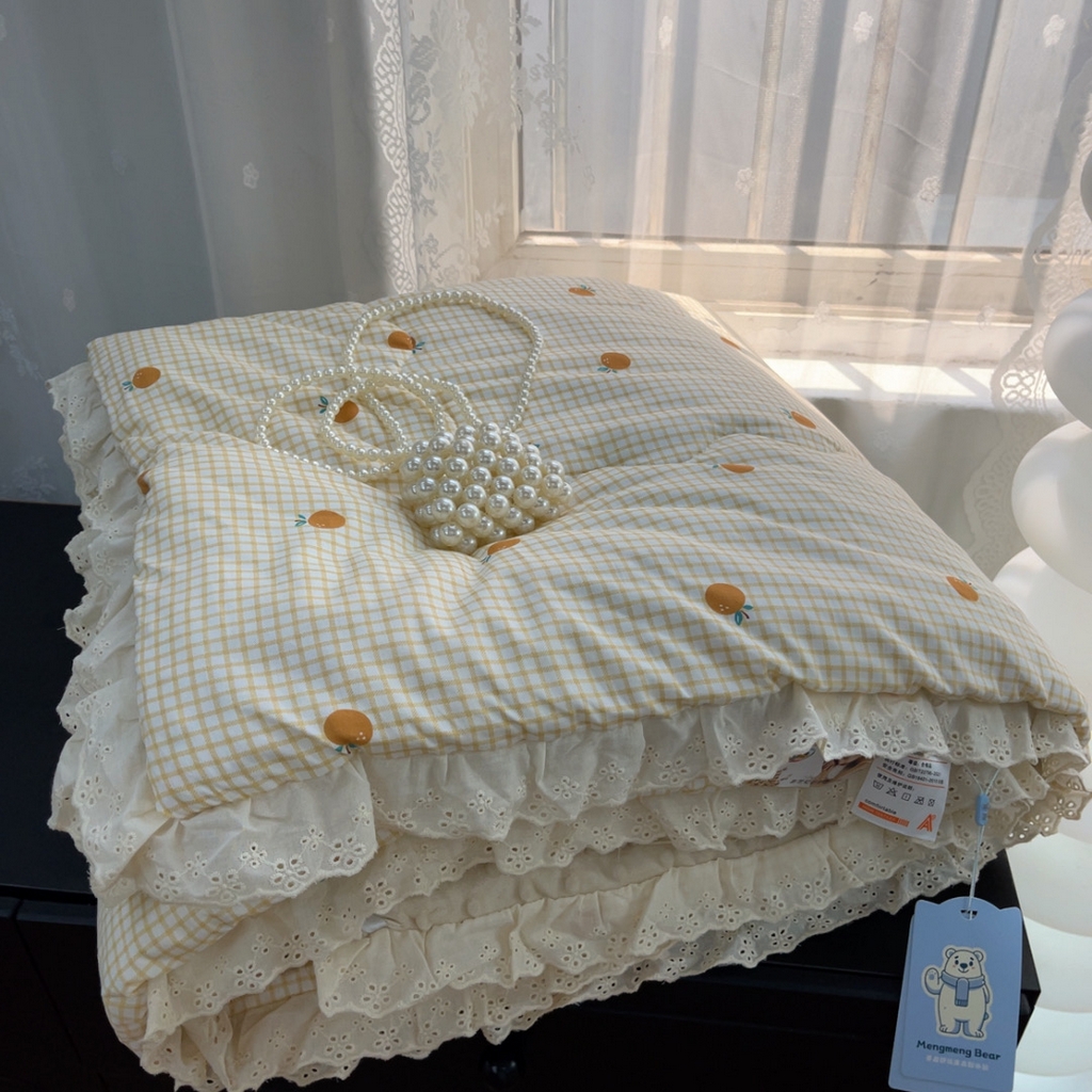 91家纺网 家纺一手货源 找家纺 暖居 2025新款纯棉花边款春秋豆豆被四季通用 小橘子
