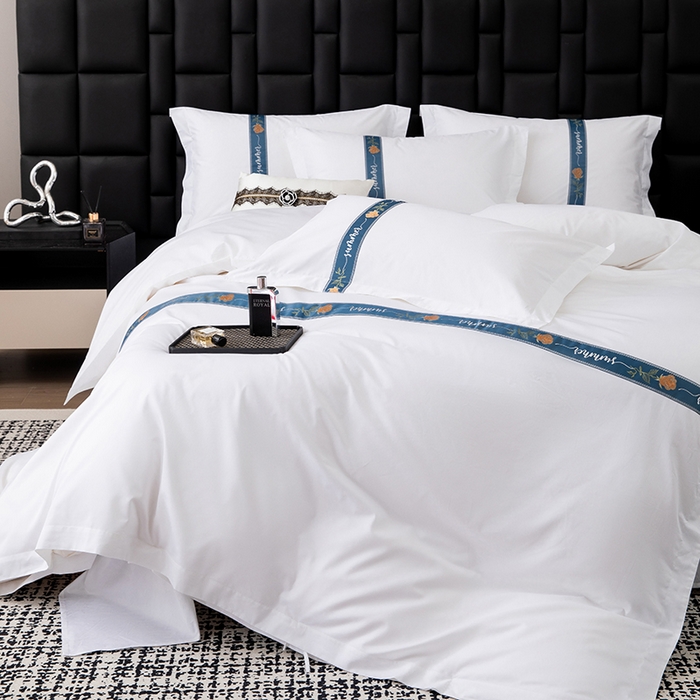 91家纺网 家纺一手货源 找家纺 锦兴酒店布草 2025新款高支高密民宿酒店织带款四件套 蓝色花海