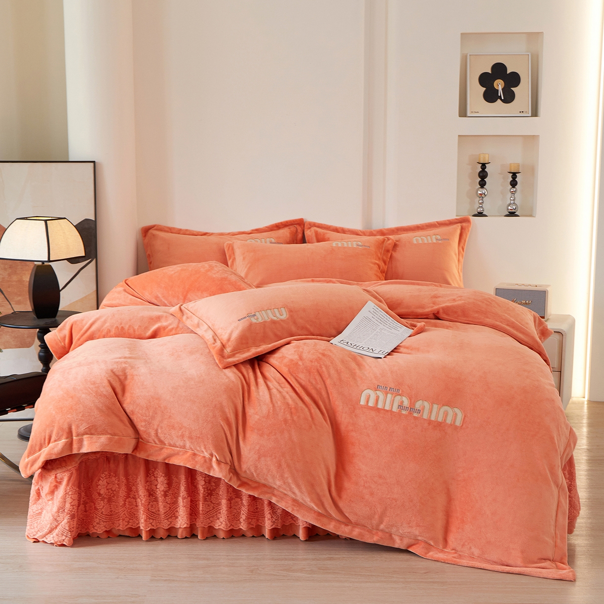 91家纺网 家纺一手货源 找家纺 （总）程百万家纺 2025新款A类全消光牛奶绒加厚有机氧绒刺绣夹棉床裙套件