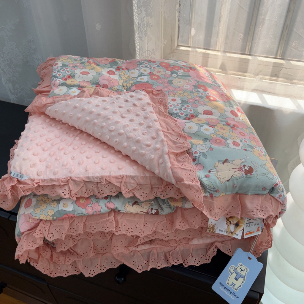 91家纺网 家纺一手货源 找家纺 暖居 2025新款纯棉花边款春秋豆豆被四季通用 安娜公主