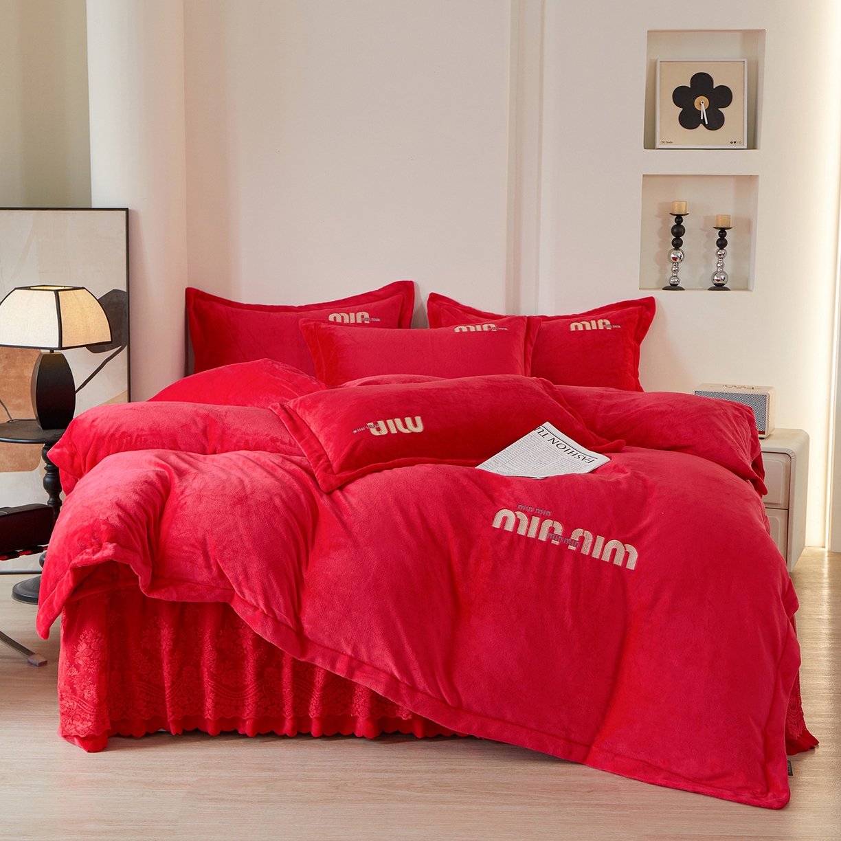程百万家纺 2025新款A类全消光牛奶绒加厚有机氧绒刺绣夹棉床裙套件 大红