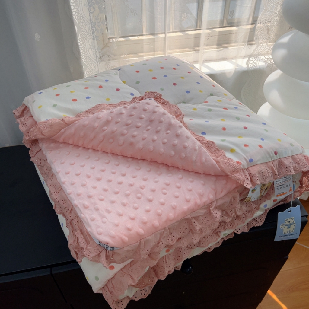 91家纺网 家纺一手货源 找家纺 暖居 2025新款纯棉花边款春秋豆豆被四季通用 彩色波点
