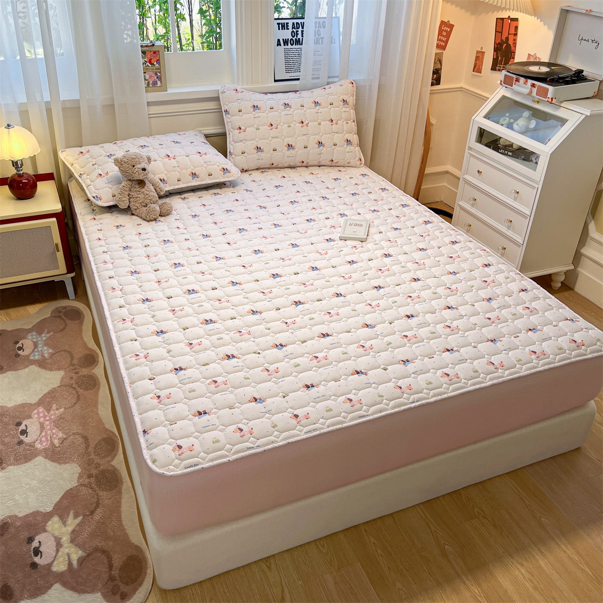 91家纺网 家纺一手货源 找家纺 布卢姆床垫 2025新款A类皱皱纱印花夹棉床笠 可爱小腊肠