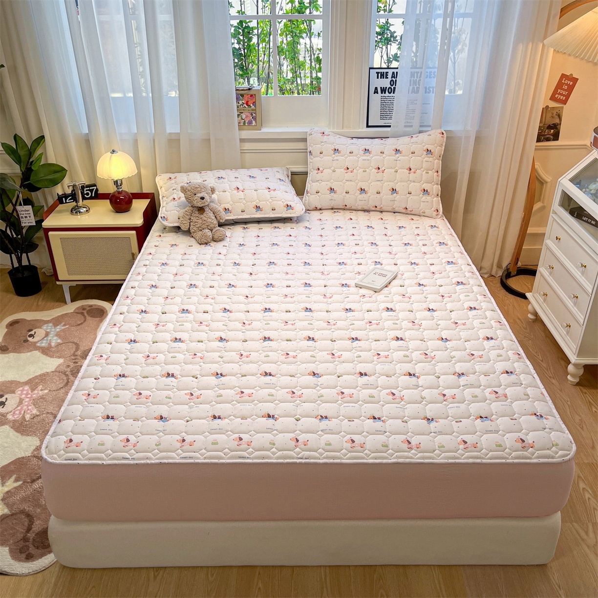 91家纺网 家纺一手货源 找家纺 布卢姆床垫 2025新款A类皱皱纱印花夹棉床笠 可爱小腊肠