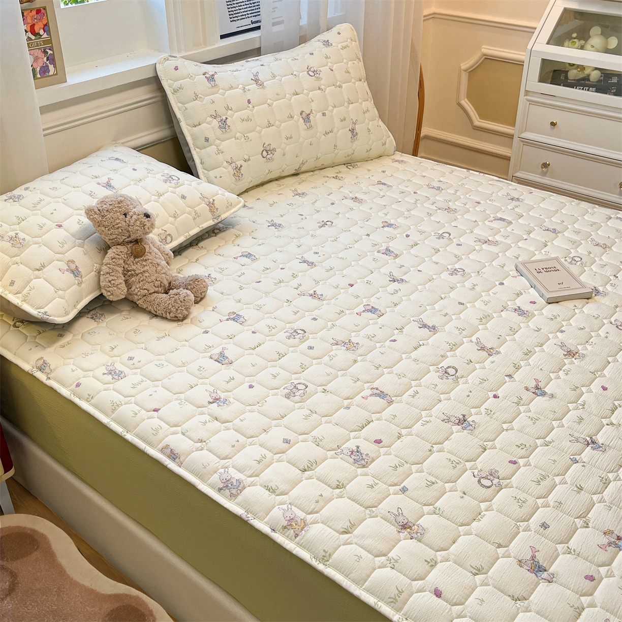 91家纺网 家纺一手货源 找家纺 布卢姆床垫 2025新款A类皱皱纱印花夹棉床笠 森林舞会