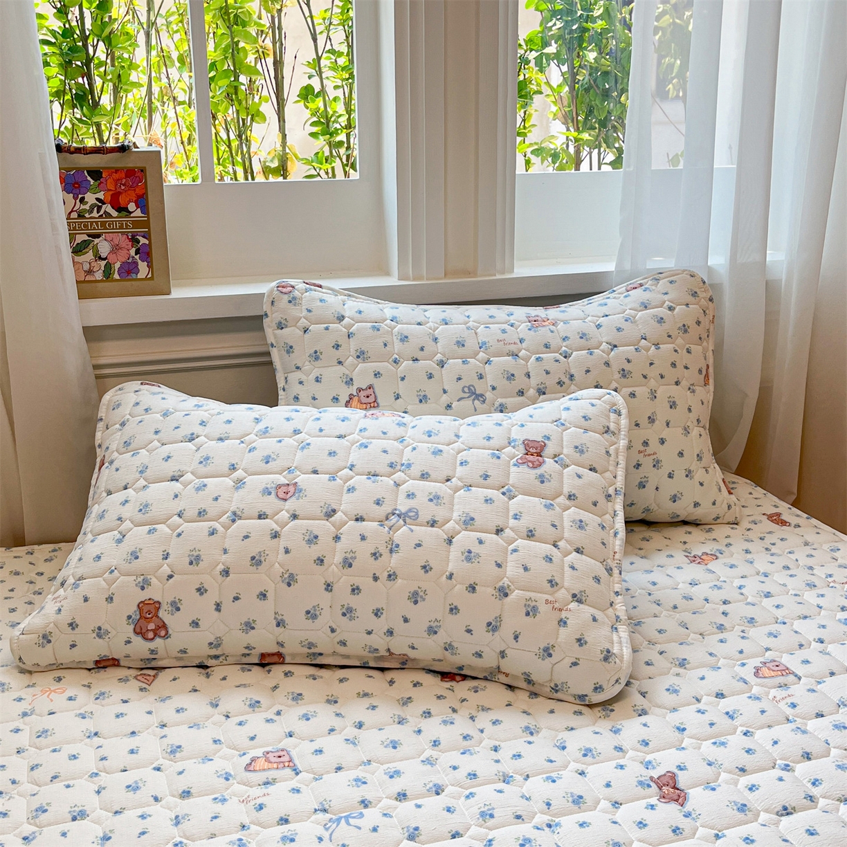 91家纺网 家纺一手货源 找家纺 布卢姆床垫 2025新款A类皱皱纱印花夹棉床笠 快乐家族