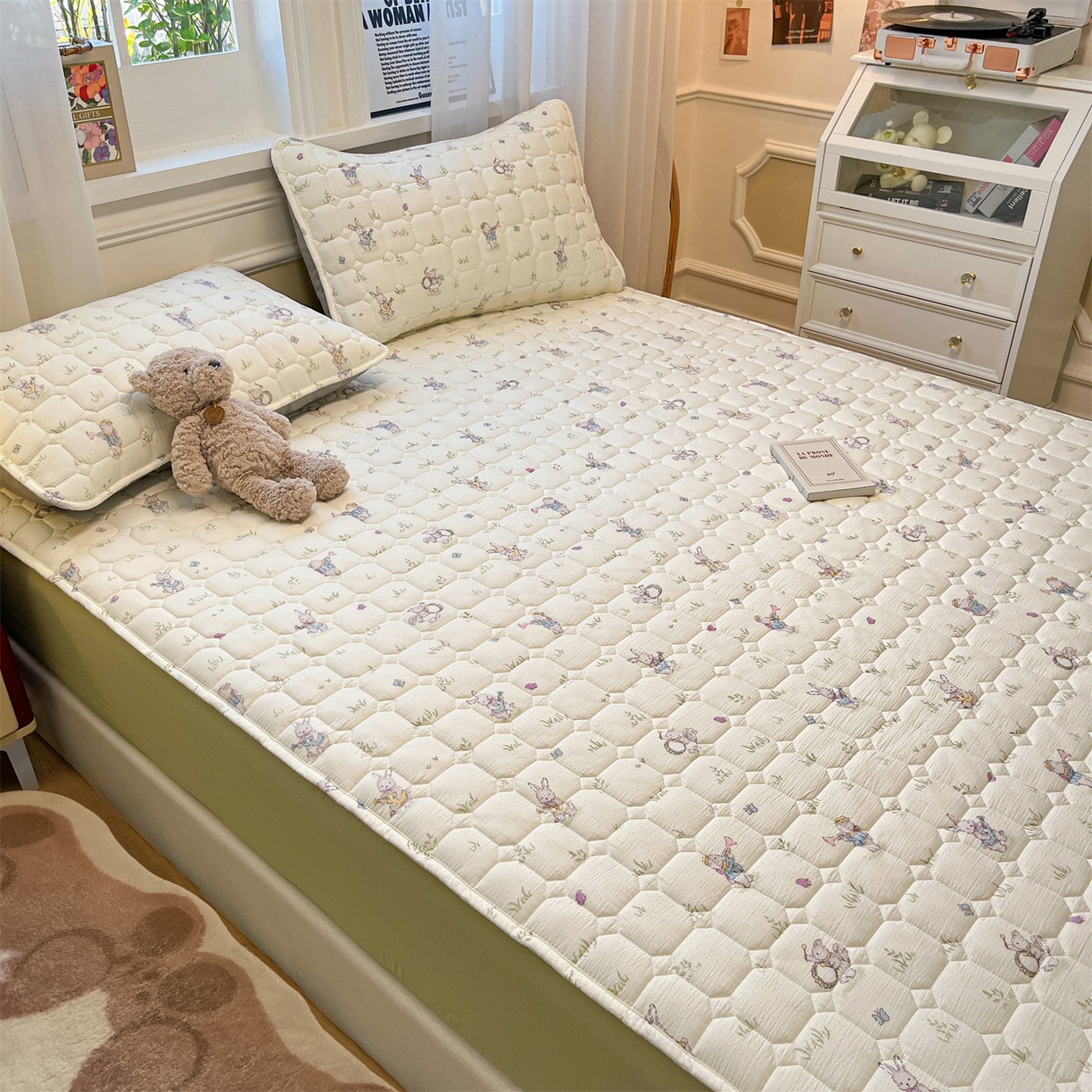 91家纺网 家纺一手货源 找家纺 布卢姆床垫 2025新款A类皱皱纱印花夹棉床笠 森林舞会