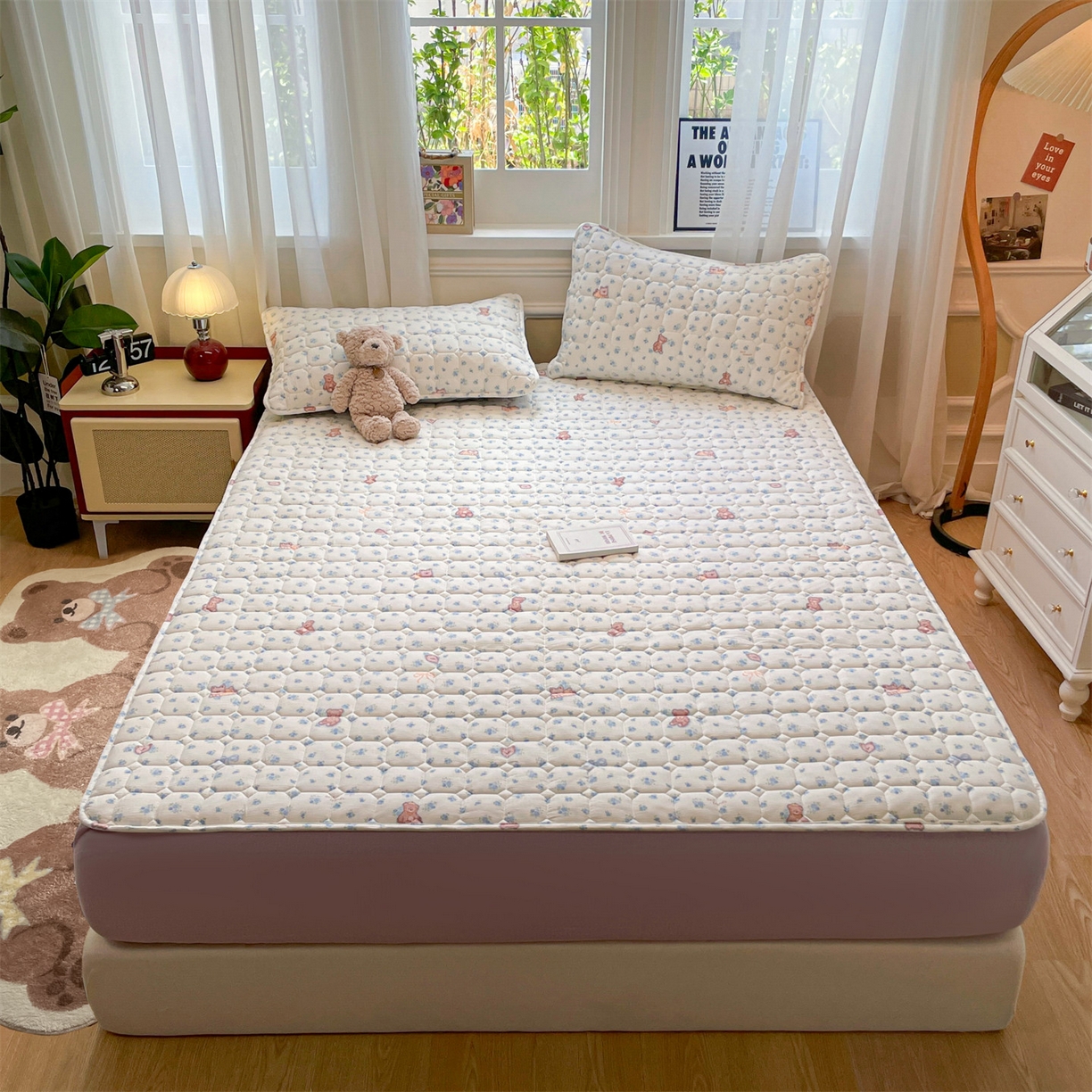 91家纺网 家纺一手货源 找家纺 布卢姆床垫 2025新款A类皱皱纱印花夹棉床笠 快乐家族