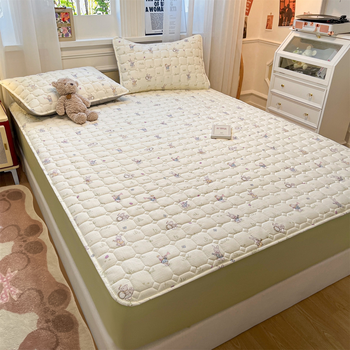 91家纺网 家纺一手货源 找家纺 布卢姆床垫 2025新款A类皱皱纱印花夹棉床笠 森林舞会