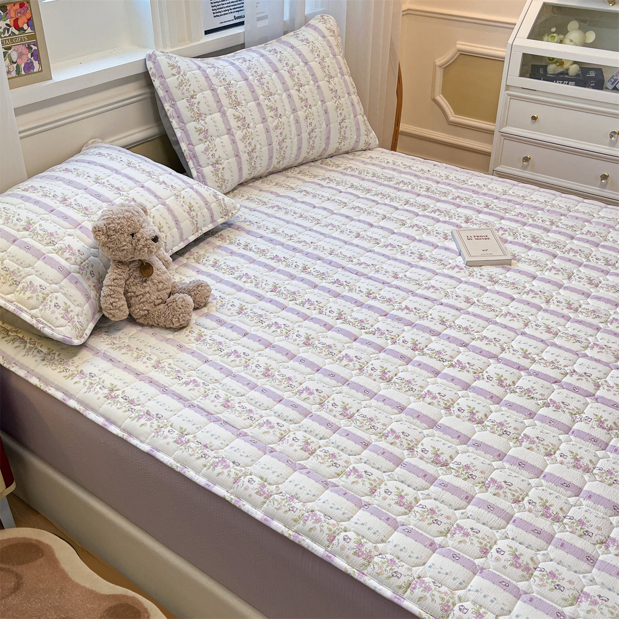 91家纺网 家纺一手货源 找家纺 布卢姆床垫 2025新款A类皱皱纱印花夹棉床笠 花园小兔