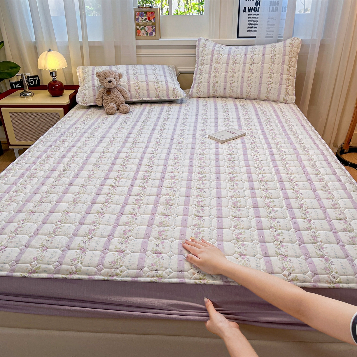 91家纺网 家纺一手货源 找家纺 布卢姆床垫 2025新款A类皱皱纱印花夹棉床笠 花园小兔