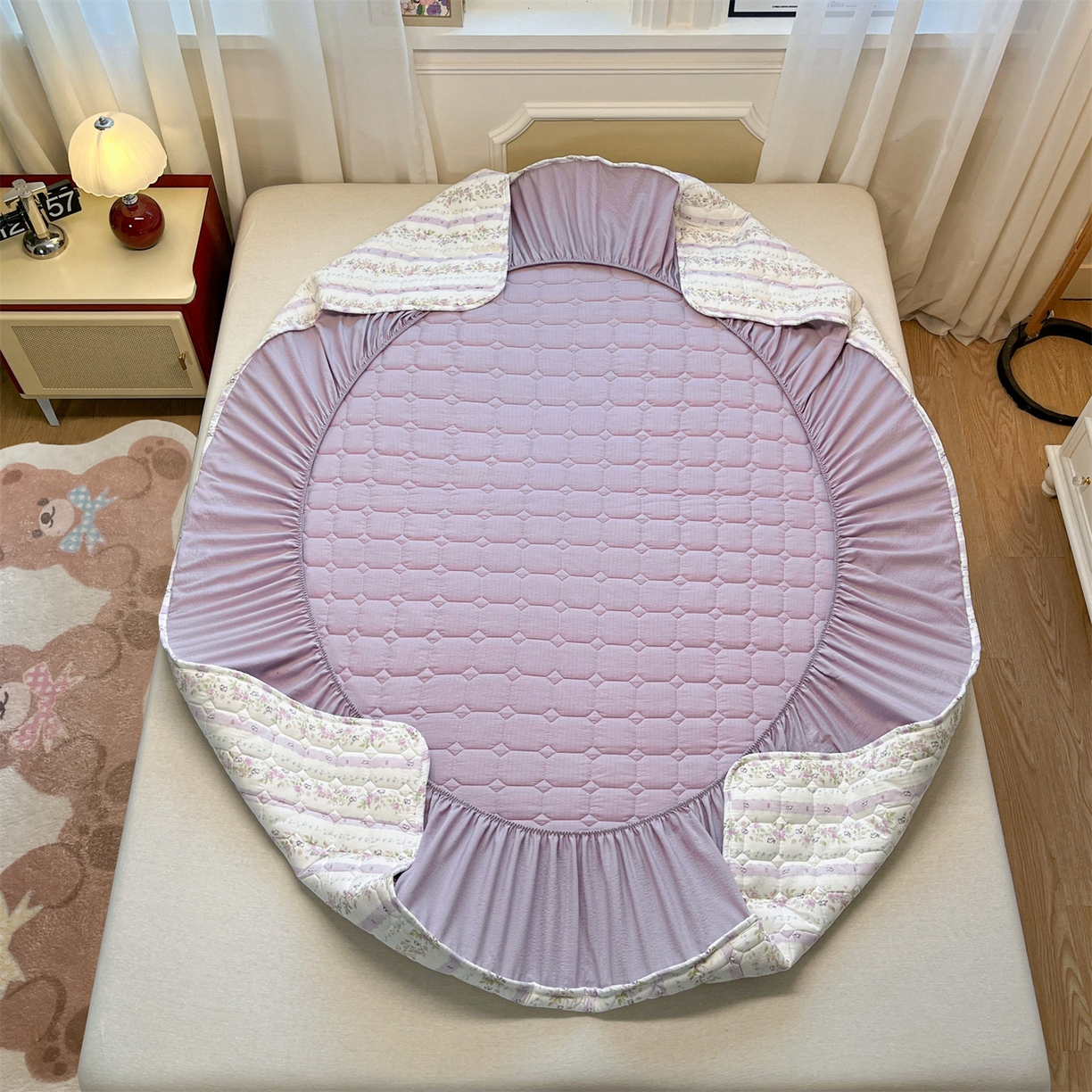 91家纺网 家纺一手货源 找家纺 布卢姆床垫 2025新款A类皱皱纱印花夹棉床笠 花园小兔