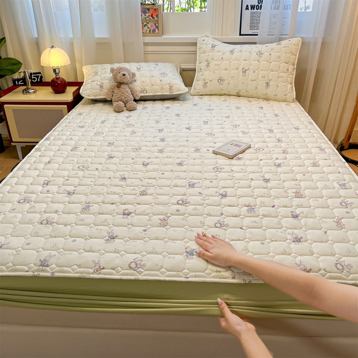 91家纺网 家纺一手货源 找家纺 布卢姆床垫 2025新款A类皱皱纱印花夹棉床笠 森林舞会