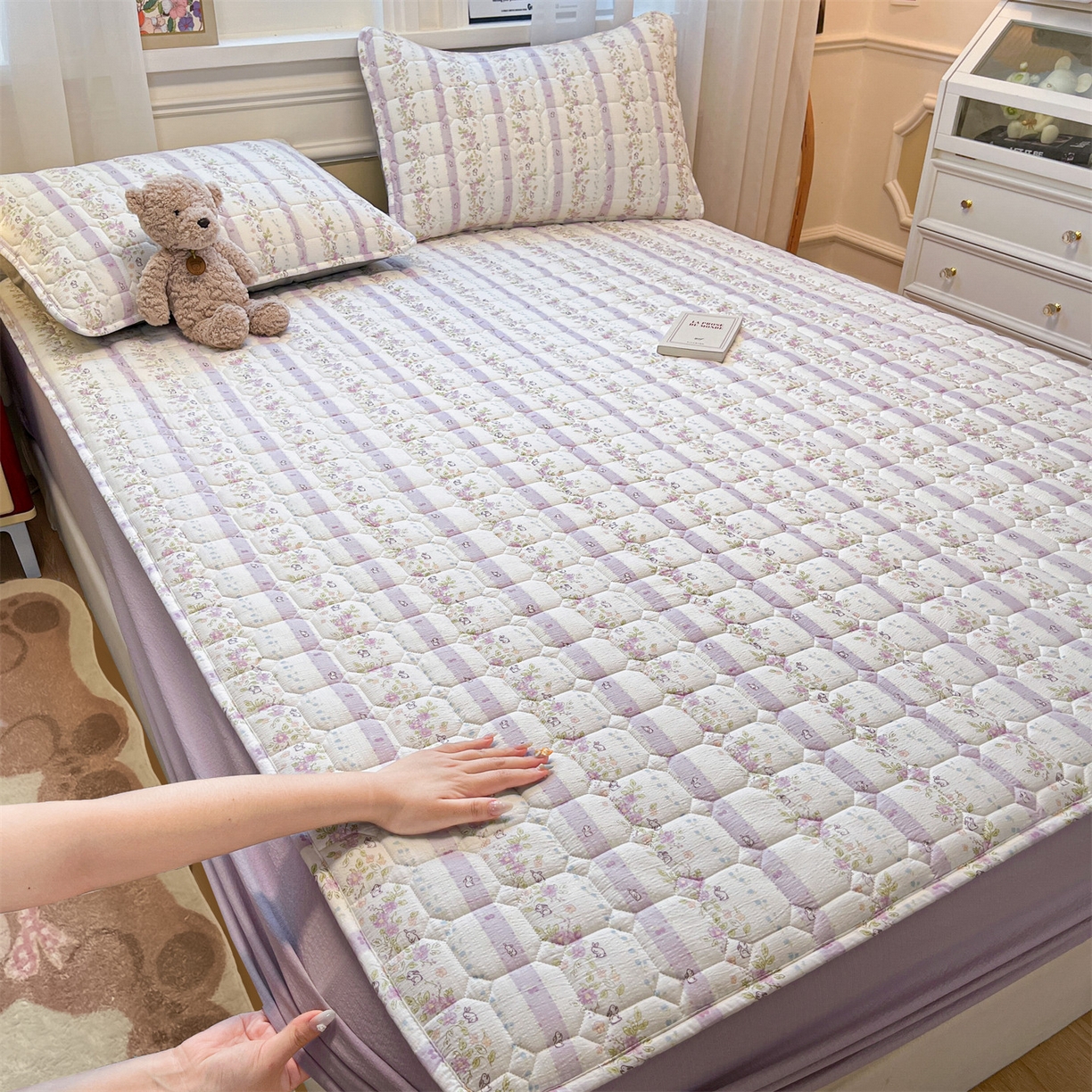91家纺网 家纺一手货源 找家纺 布卢姆床垫 2025新款A类皱皱纱印花夹棉床笠 花园小兔