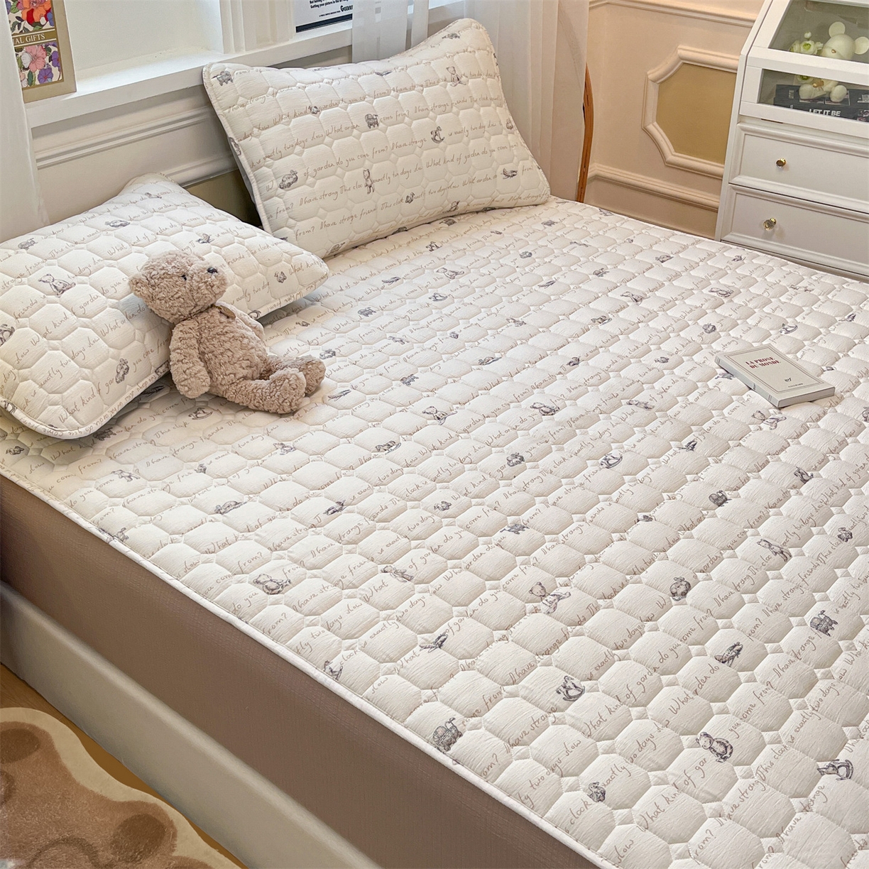 91家纺网 家纺一手货源 找家纺 布卢姆床垫 2025新款A类皱皱纱印花夹棉床笠 极简主义