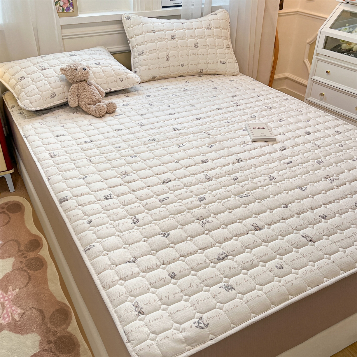 91家纺网 家纺一手货源 找家纺 布卢姆床垫 2025新款A类皱皱纱印花夹棉床笠 极简主义