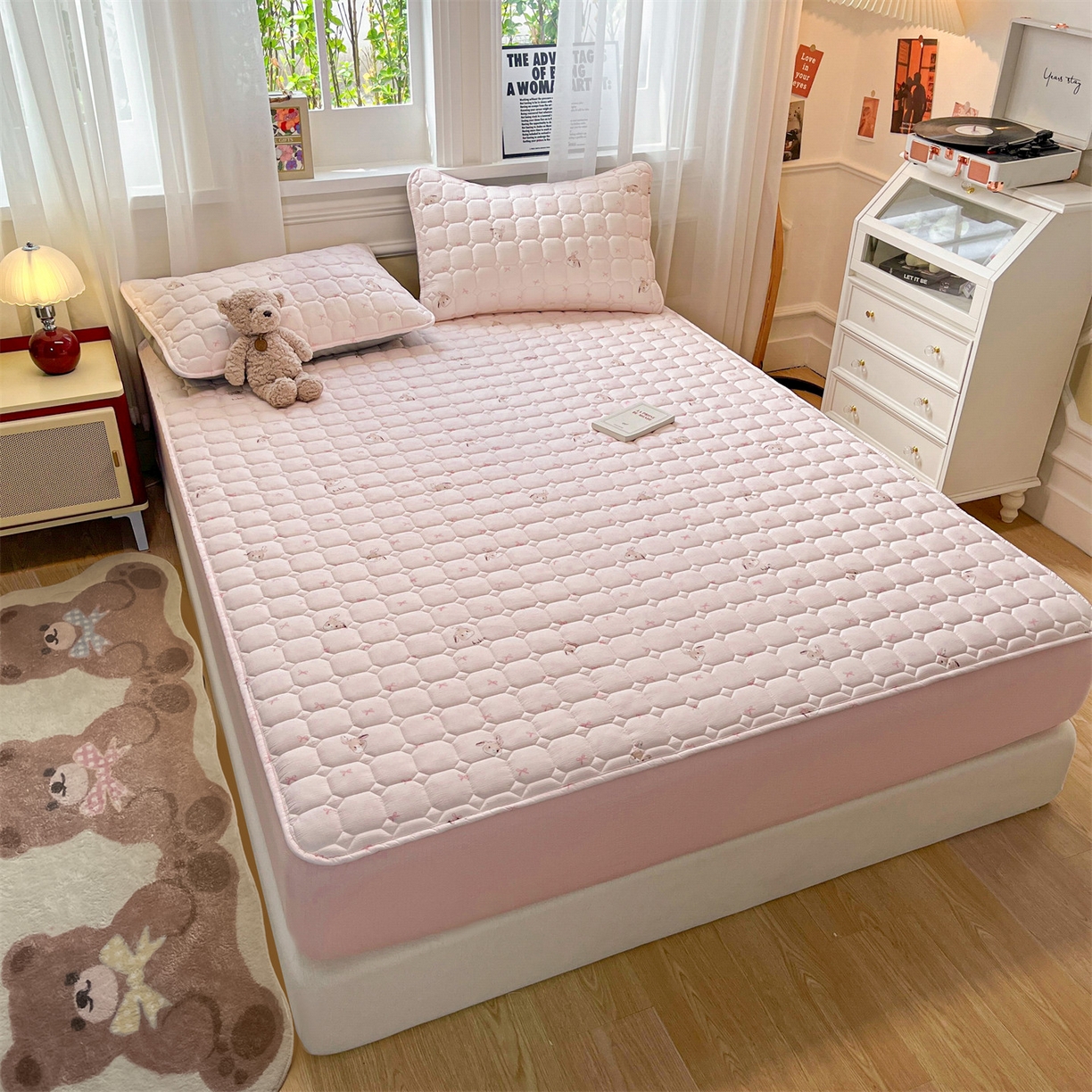 91家纺网 家纺一手货源 找家纺 布卢姆床垫 2025新款A类皱皱纱印花夹棉床笠 萌萌兔