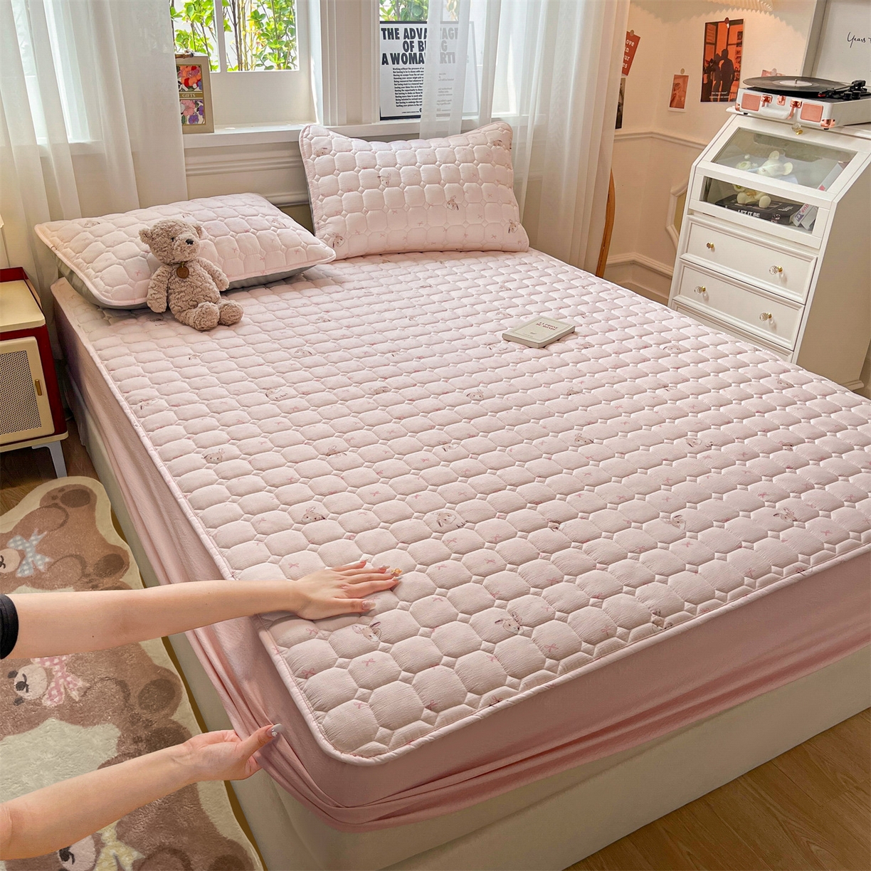 91家纺网 家纺一手货源 找家纺 布卢姆床垫 2025新款A类皱皱纱印花夹棉床笠 萌萌兔