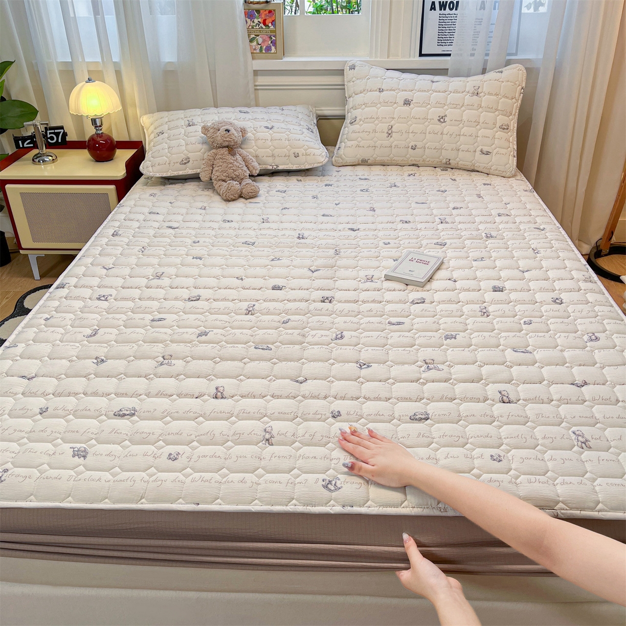 91家纺网 家纺一手货源 找家纺 布卢姆床垫 2025新款A类皱皱纱印花夹棉床笠 极简主义