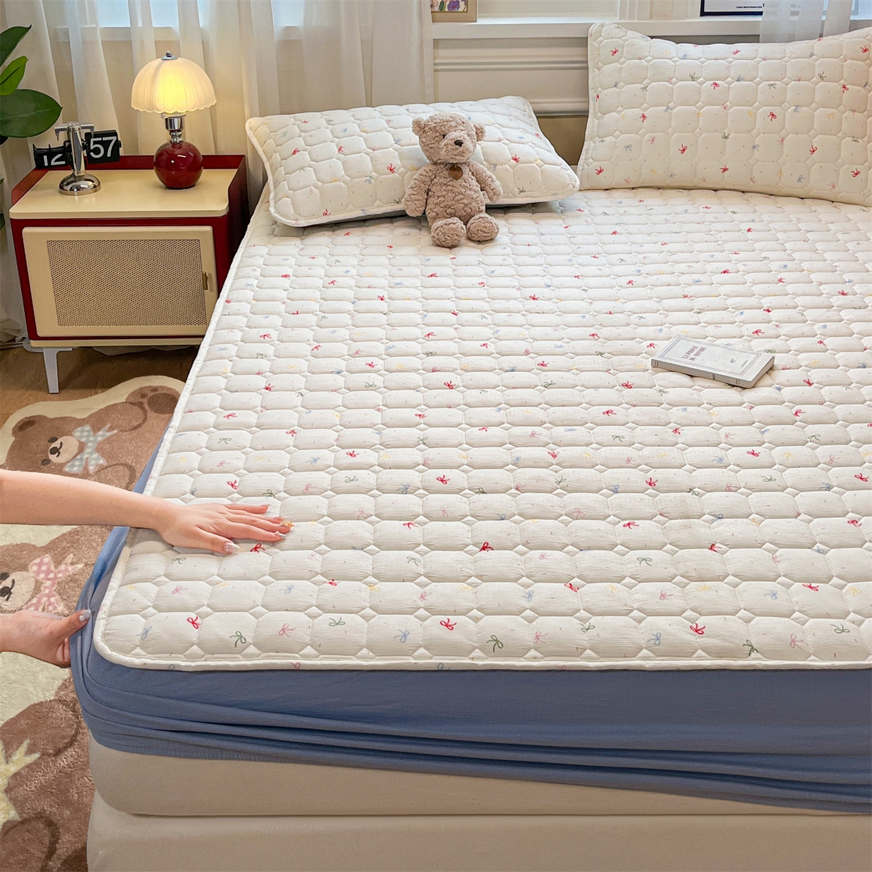 91家纺网 家纺一手货源 找家纺 布卢姆床垫 2025新款A类皱皱纱印花夹棉床笠 仙女多巴胺