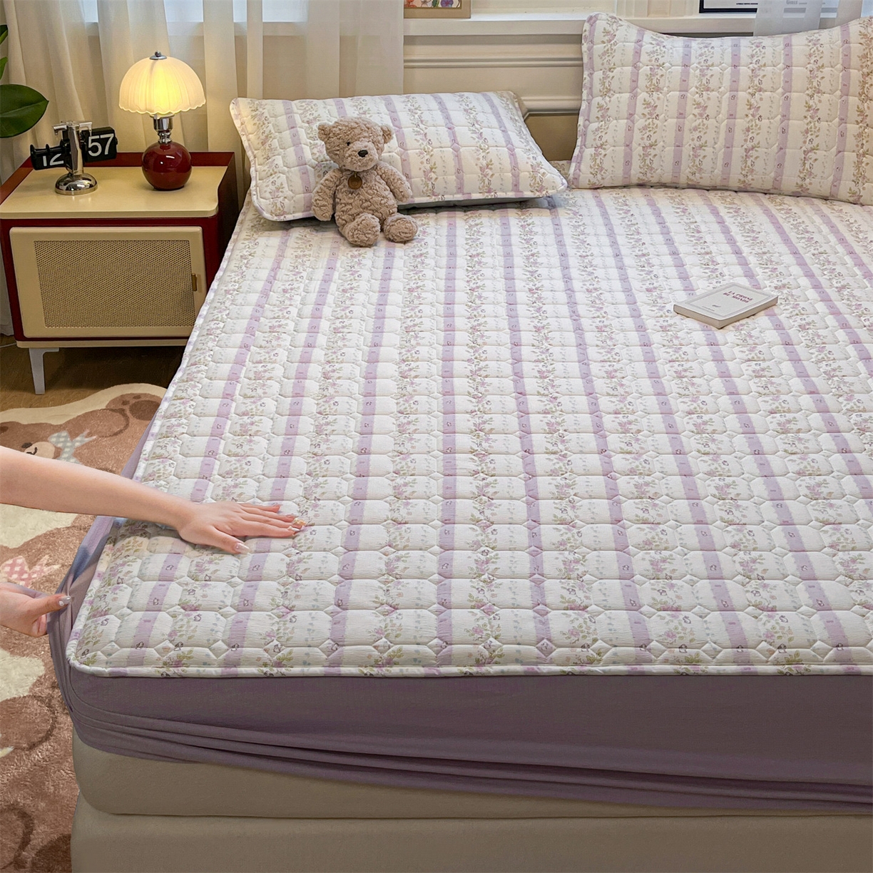 91家纺网 家纺一手货源 找家纺 布卢姆床垫 2025新款A类皱皱纱印花夹棉床笠 花园小兔