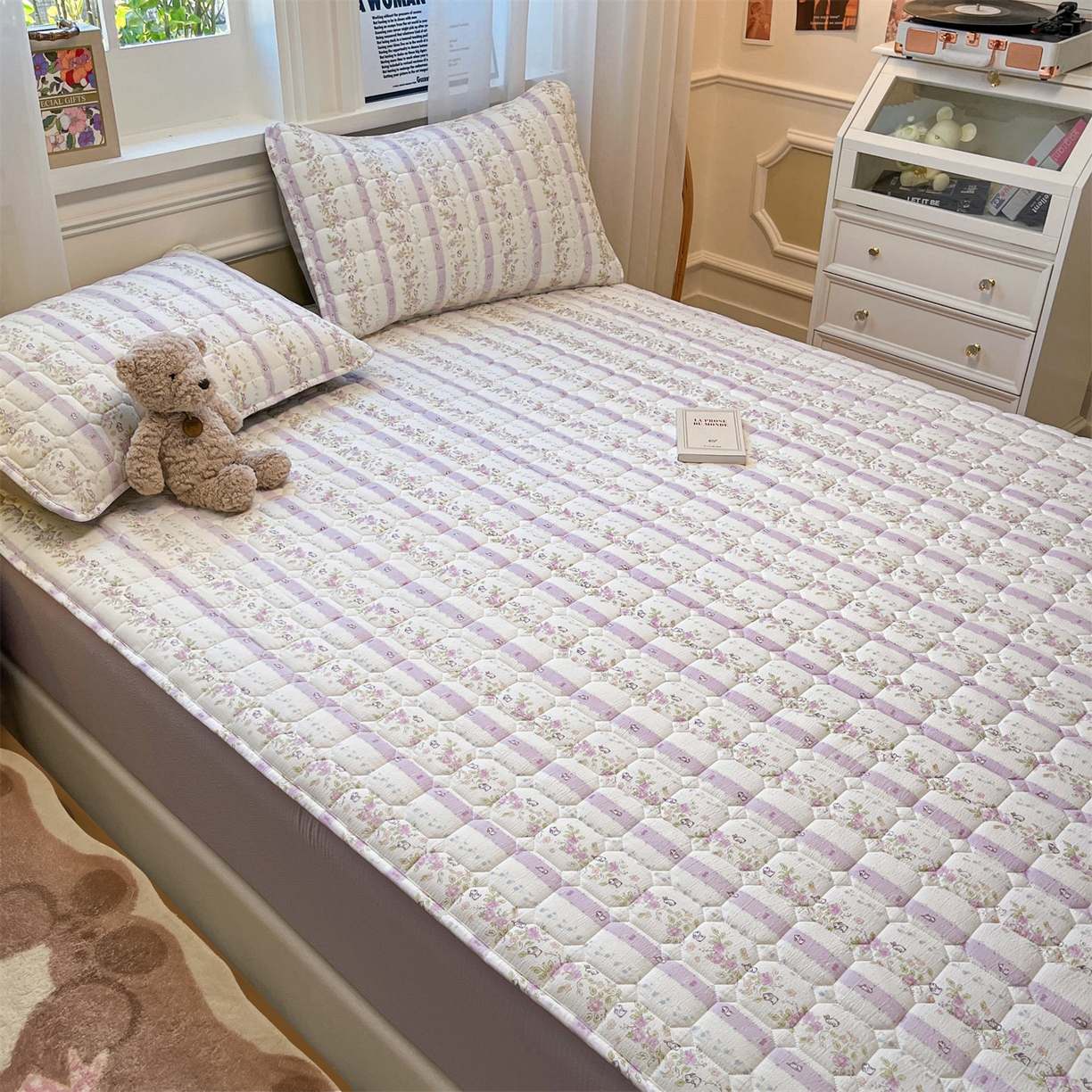 91家纺网 家纺一手货源 找家纺 布卢姆床垫 2025新款A类皱皱纱印花夹棉床笠 花园小兔