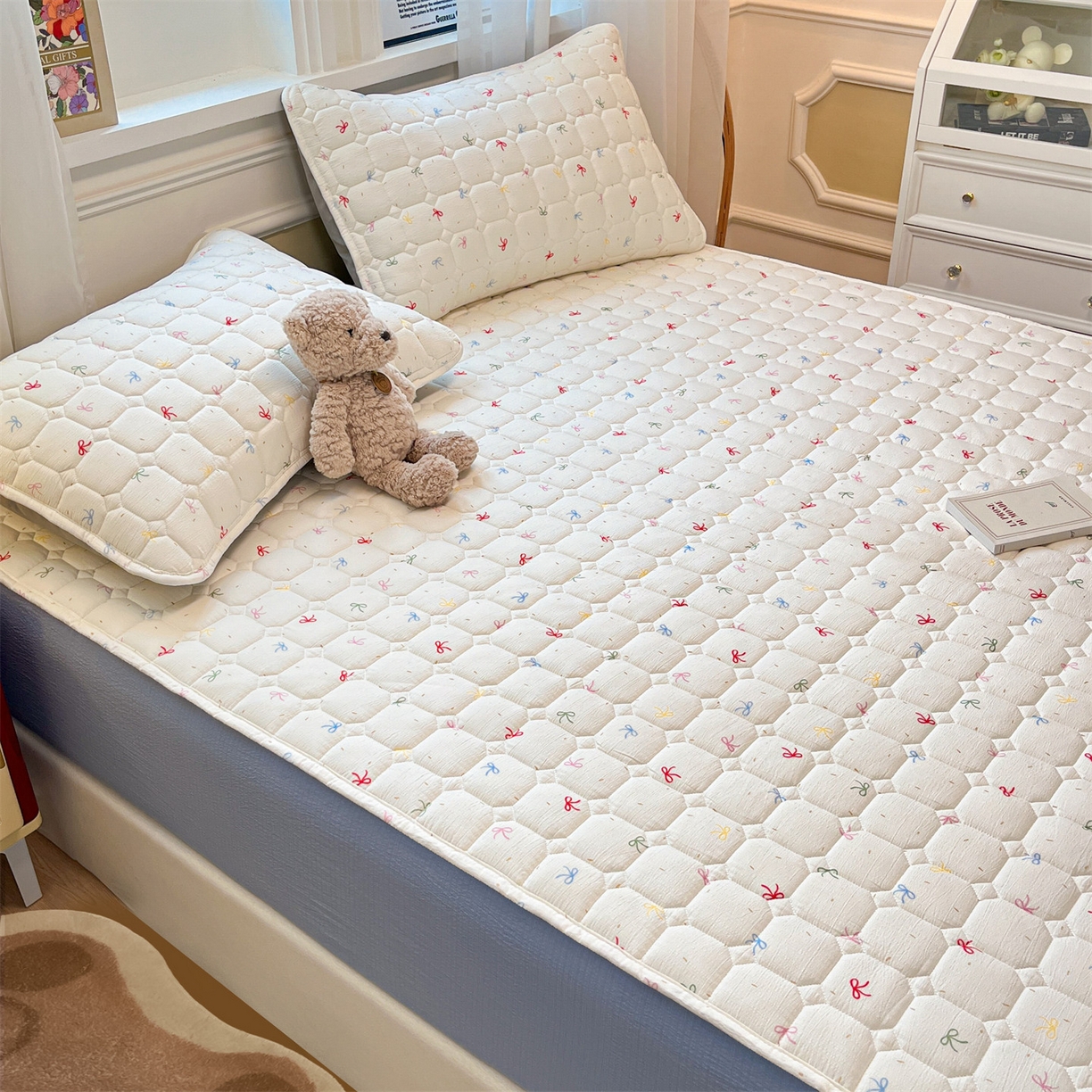 91家纺网 家纺一手货源 找家纺 布卢姆床垫 2025新款A类皱皱纱印花夹棉床笠 仙女多巴胺