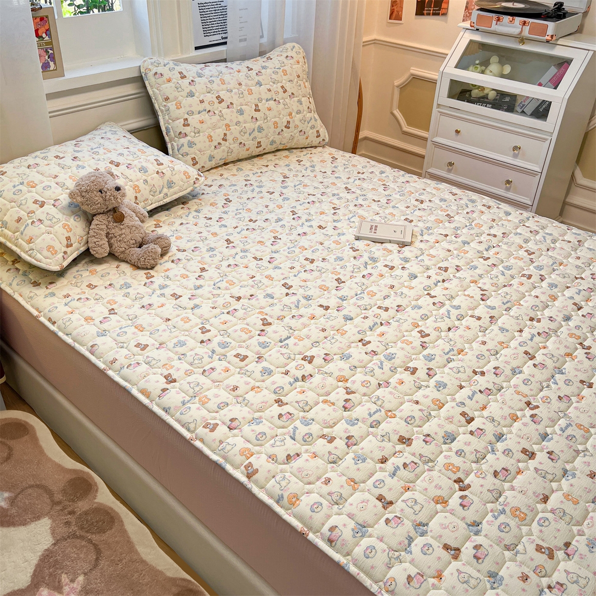 91家纺网 家纺一手货源 找家纺 布卢姆床垫 2025新款A类皱皱纱印花夹棉床笠 泡芙小狗