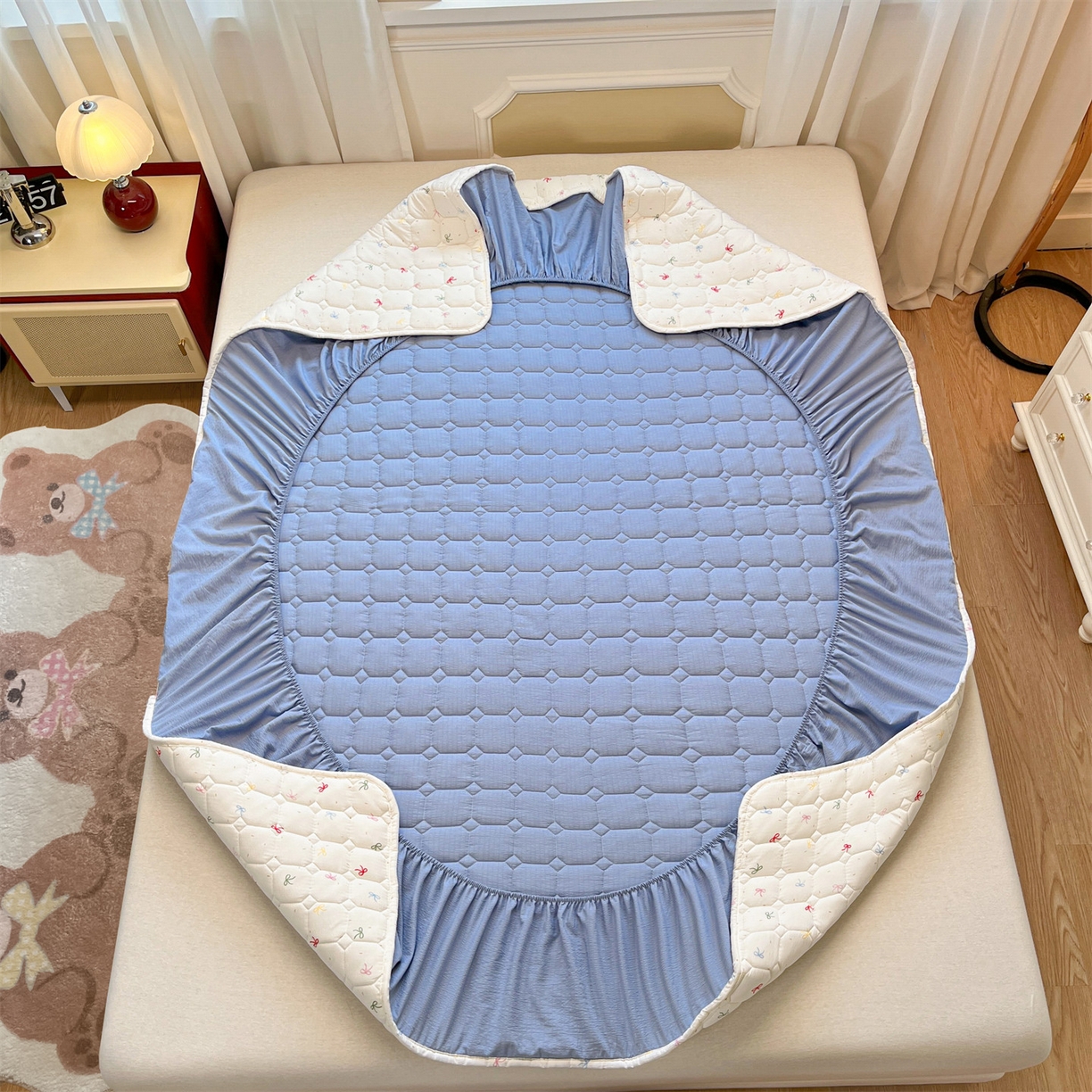 91家纺网 家纺一手货源 找家纺 布卢姆床垫 2025新款A类皱皱纱印花夹棉床笠 仙女多巴胺