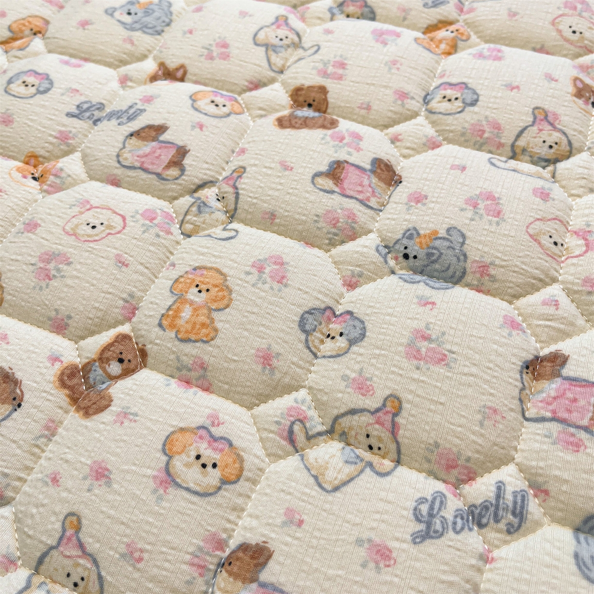 91家纺网 家纺一手货源 找家纺 布卢姆床垫 2025新款A类皱皱纱印花夹棉床笠 泡芙小狗