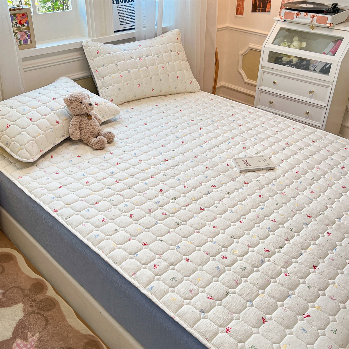 91家纺网 家纺一手货源 找家纺 布卢姆床垫 2025新款A类皱皱纱印花夹棉床笠 仙女多巴胺