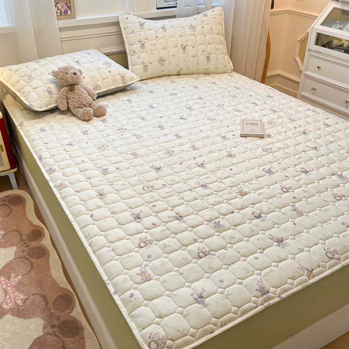 91家纺网 家纺一手货源 找家纺 布卢姆床垫 2025新款A类皱皱纱印花夹棉床笠 森林舞会