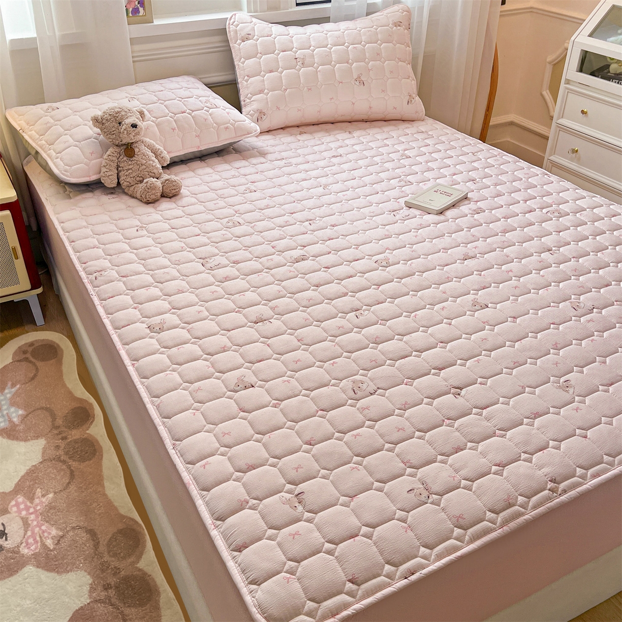 91家纺网 家纺一手货源 找家纺 布卢姆床垫 2025新款A类皱皱纱印花夹棉床笠 萌萌兔