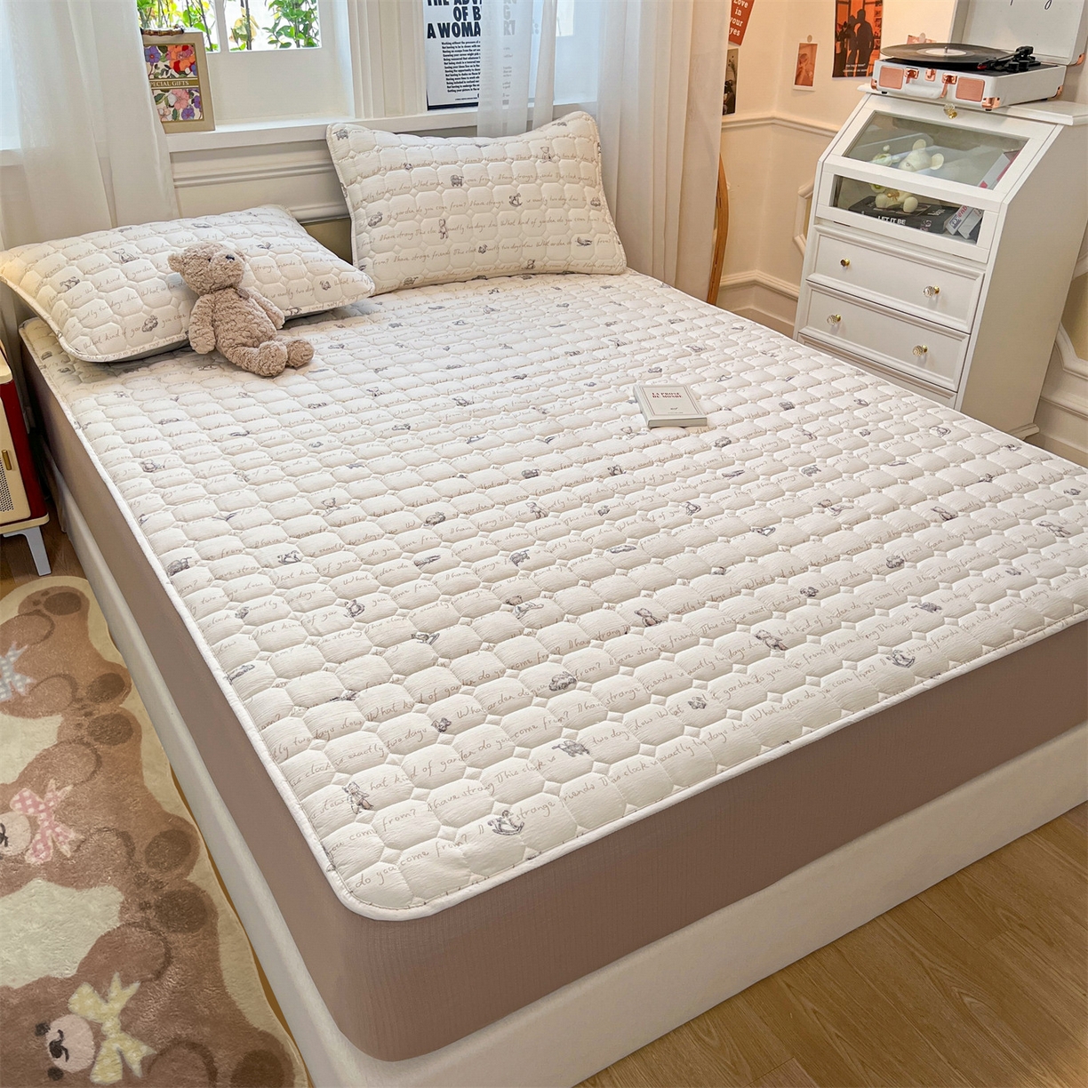 91家纺网 家纺一手货源 找家纺 布卢姆床垫 2025新款A类皱皱纱印花夹棉床笠 极简主义