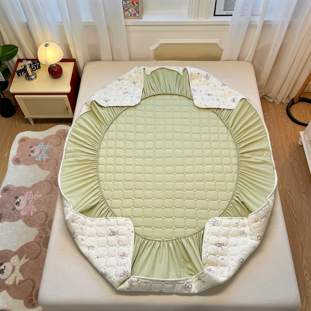 91家纺网 家纺一手货源 找家纺 布卢姆床垫 2025新款A类皱皱纱印花夹棉床笠 森林舞会