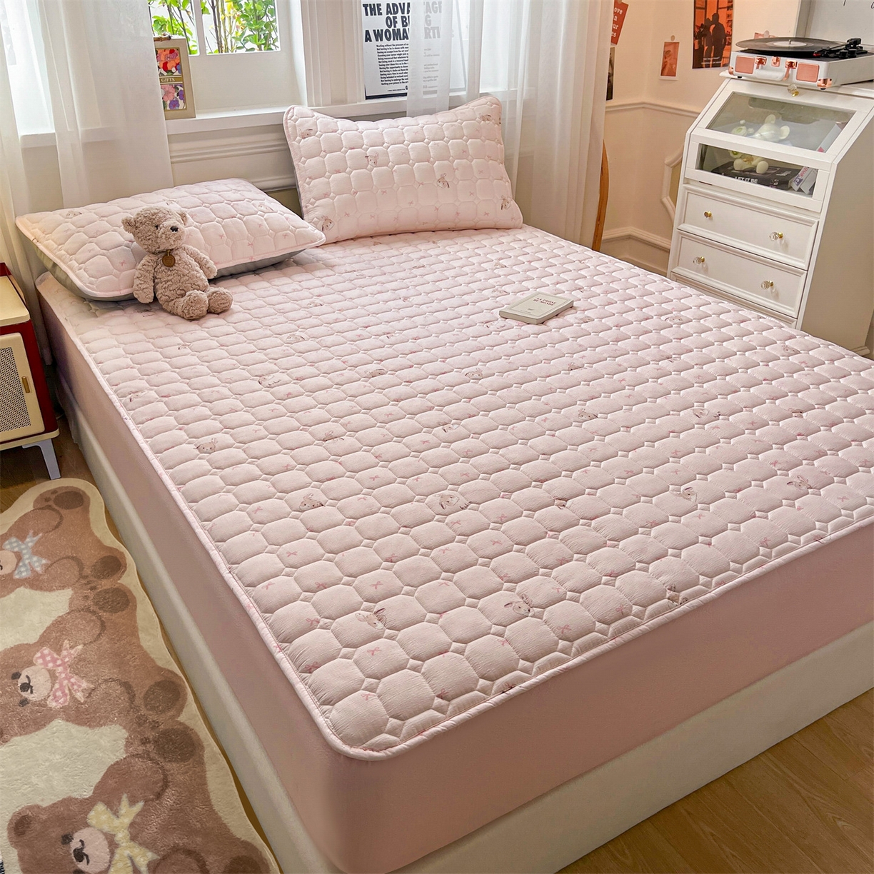 91家纺网 家纺一手货源 找家纺 布卢姆床垫 2025新款A类皱皱纱印花夹棉床笠 萌萌兔