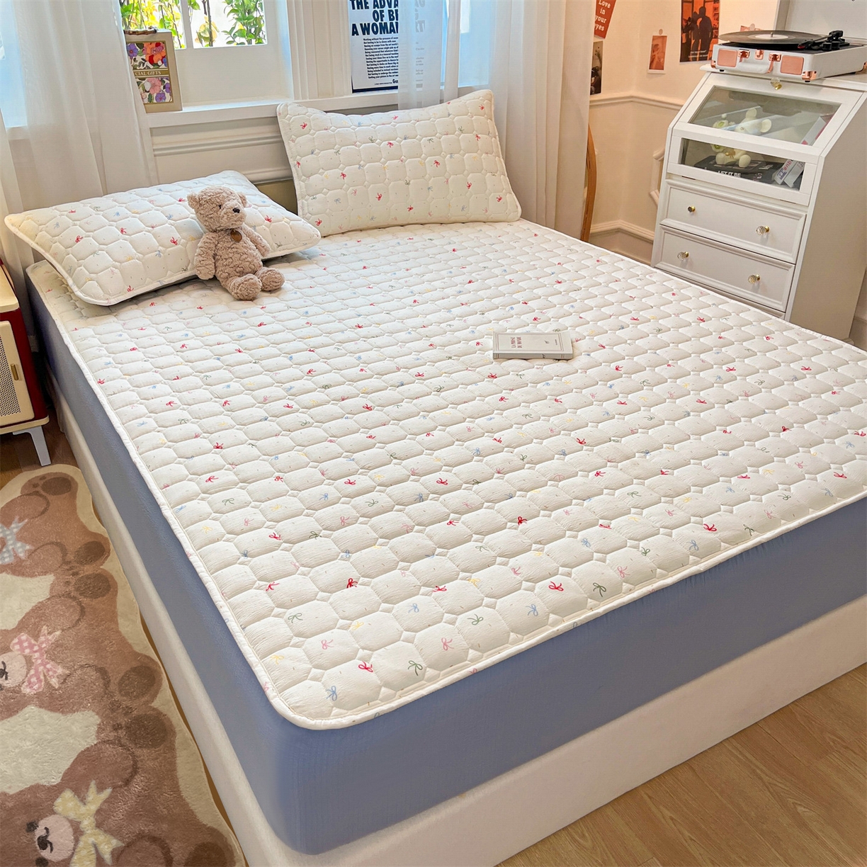 91家纺网 家纺一手货源 找家纺 布卢姆床垫 2025新款A类皱皱纱印花夹棉床笠 仙女多巴胺