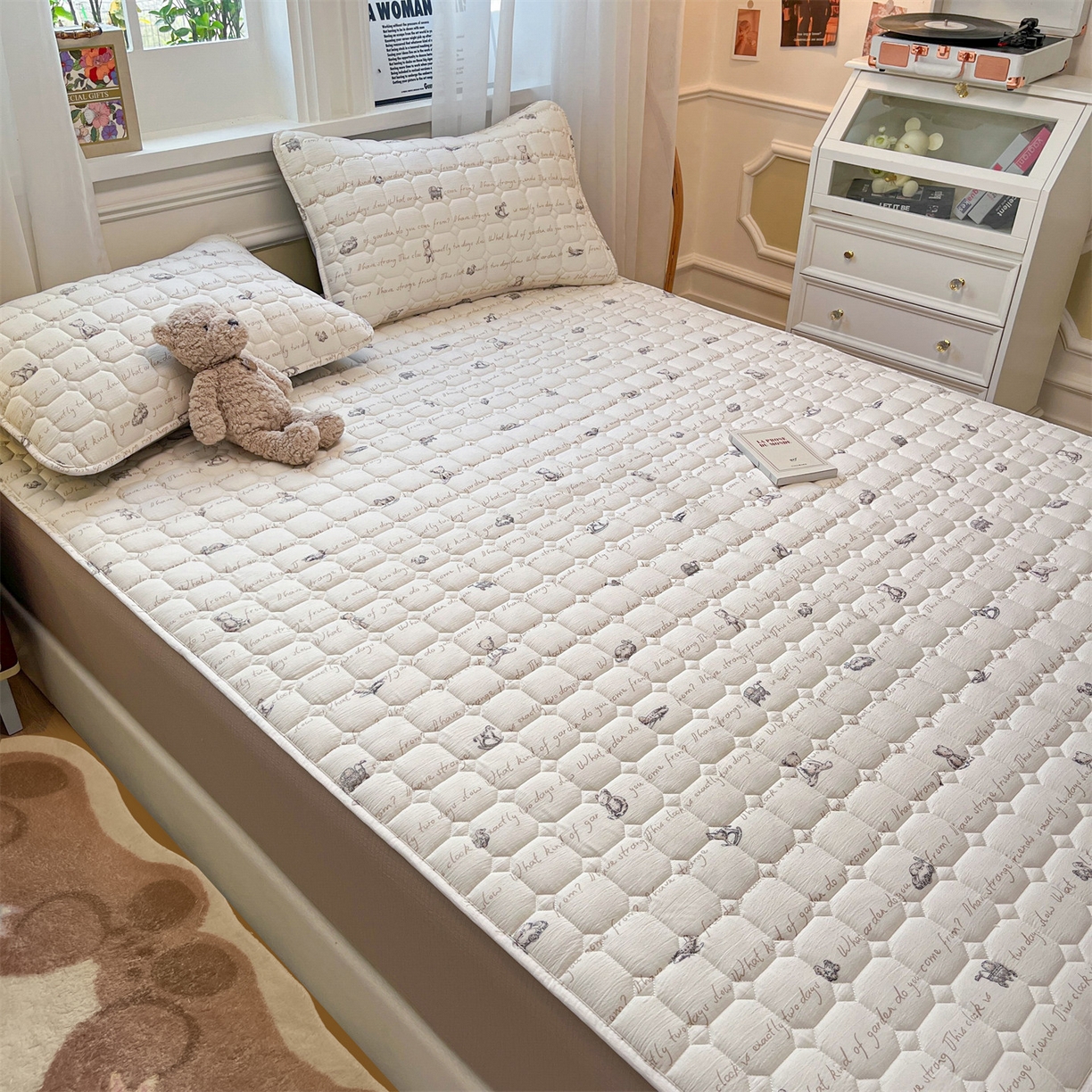 91家纺网 家纺一手货源 找家纺 布卢姆床垫 2025新款A类皱皱纱印花夹棉床笠 极简主义