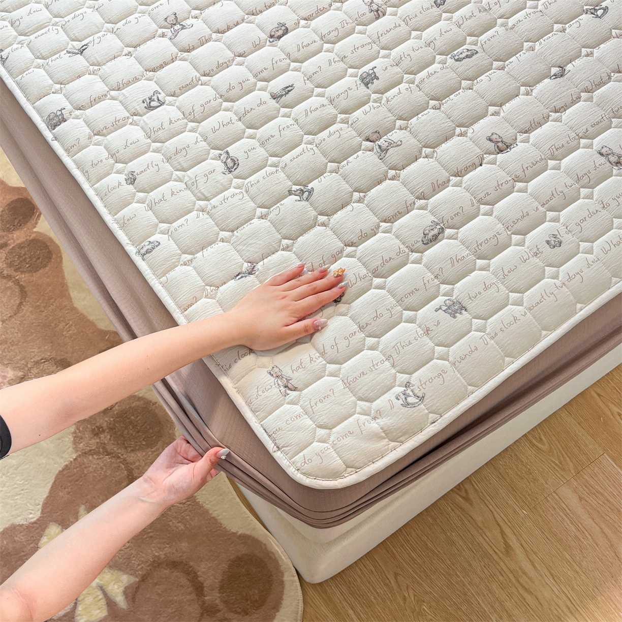 91家纺网 家纺一手货源 找家纺 布卢姆床垫 2025新款A类皱皱纱印花夹棉床笠 极简主义