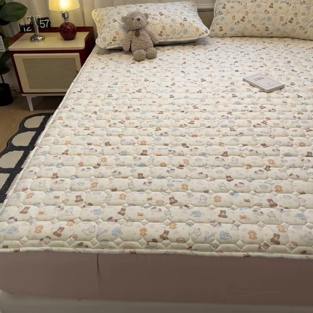 91家纺网 家纺一手货源 找家纺 布卢姆床垫 2025新款A类皱皱纱印花夹棉床笠 泡芙小狗