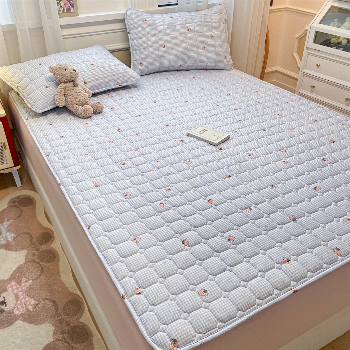 91家纺网 家纺一手货源 找家纺 布卢姆床垫 2025新款A类皱皱纱印花夹棉床笠 甜心草莓