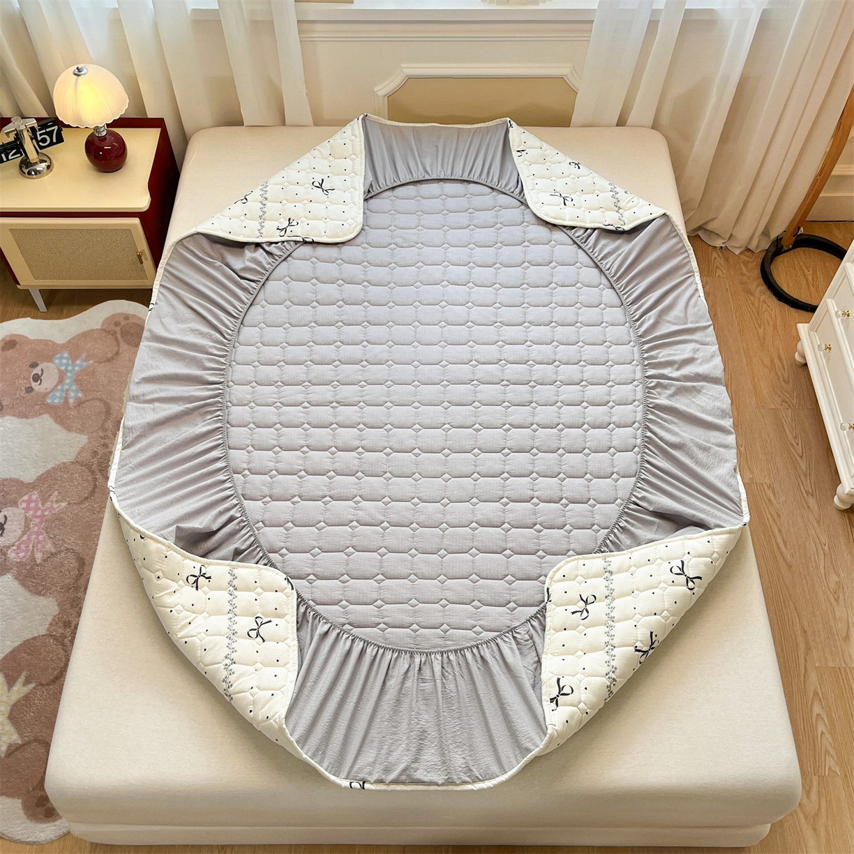 91家纺网 家纺一手货源 找家纺 布卢姆床垫 2025新款A类皱皱纱印花夹棉床笠 蝴蝶可颂