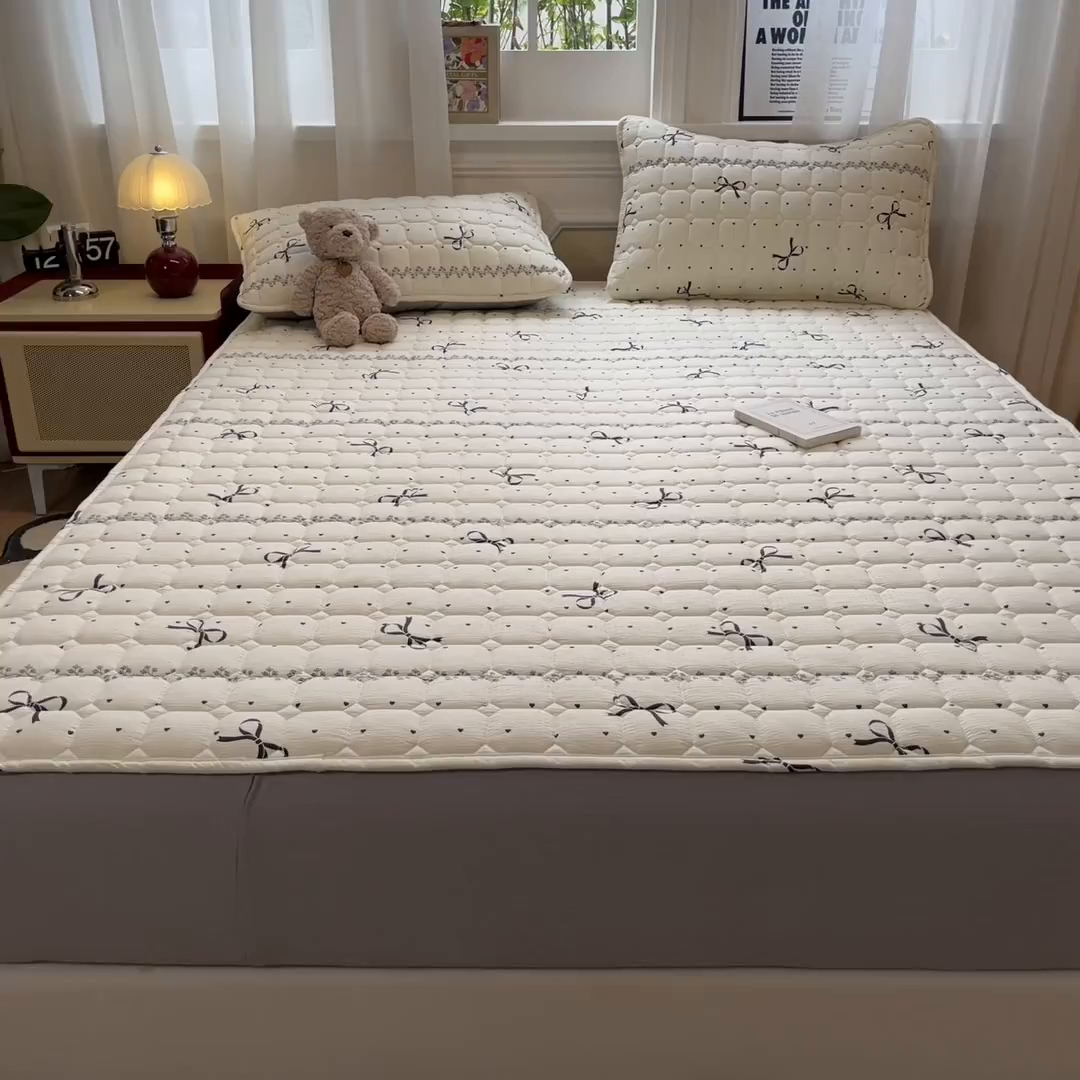 91家纺网 家纺一手货源 找家纺 布卢姆床垫 2025新款A类皱皱纱印花夹棉床笠 蝴蝶可颂