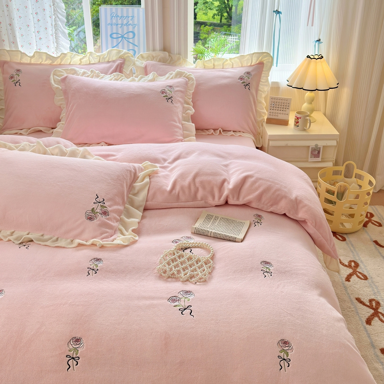 91家纺网 家纺一手货源 找家纺 （总）娜娜 2025新款法式花边刺绣牛奶绒四件套