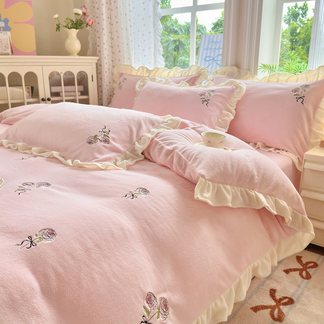 91家纺网 家纺一手货源 找家纺 （总）娜娜 2025新款法式花边刺绣牛奶绒四件套