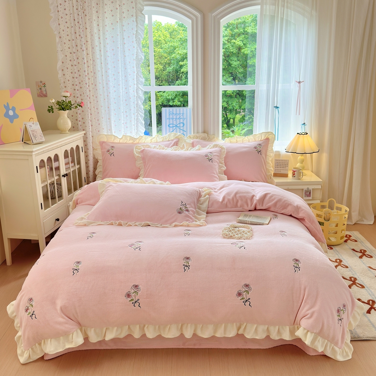 91家纺网 家纺一手货源 找家纺 （总）娜娜 2025新款法式花边刺绣牛奶绒四件套